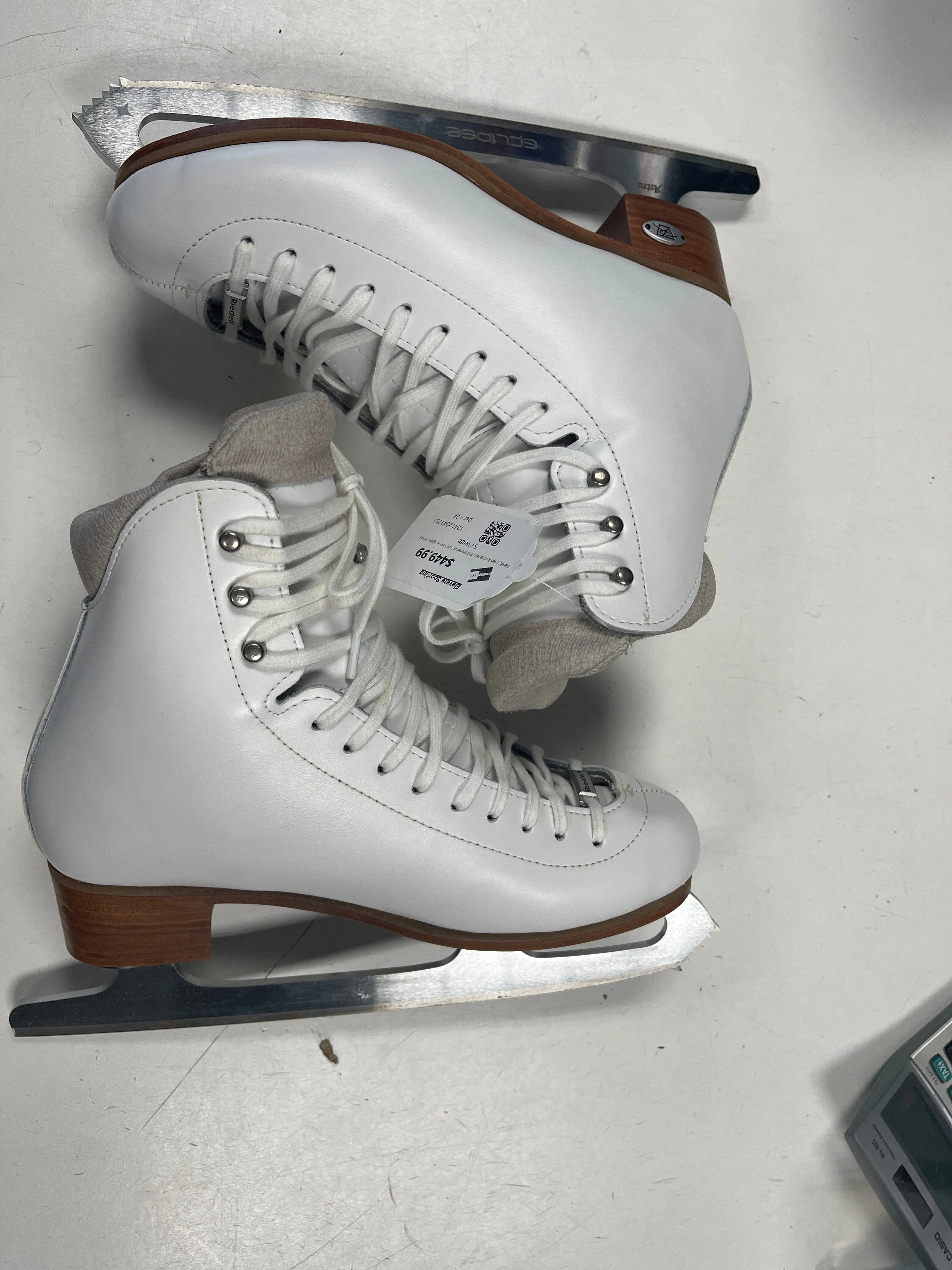 Barely Used Riedell Flair 910 Women's Size 5 Wide Figure Skates