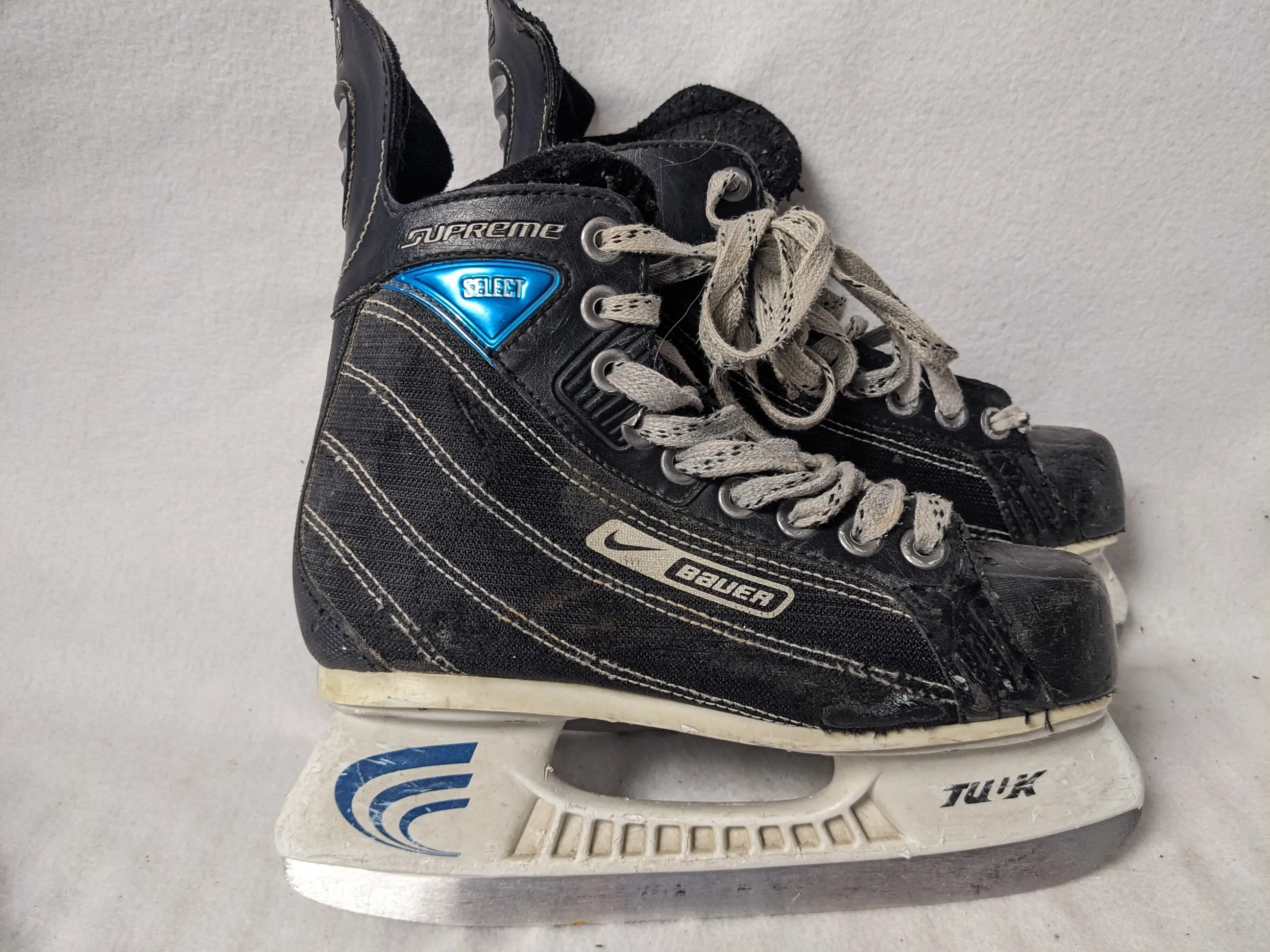 Bauer Supreme Select Hockey Ice Skates Size 4 Color Black Condition Used