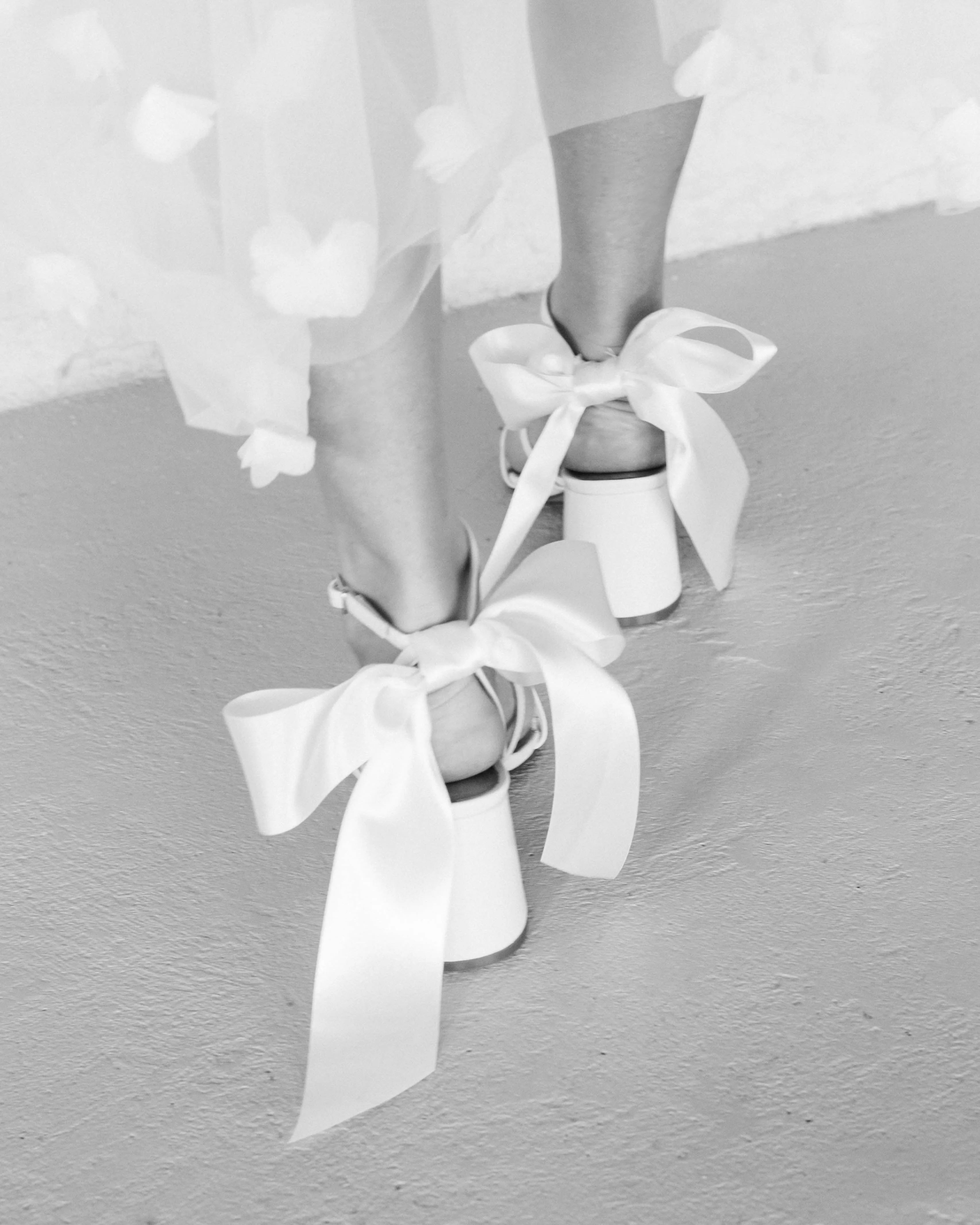 RADIANT - IVORY SANDALS WITH SATIN BOW