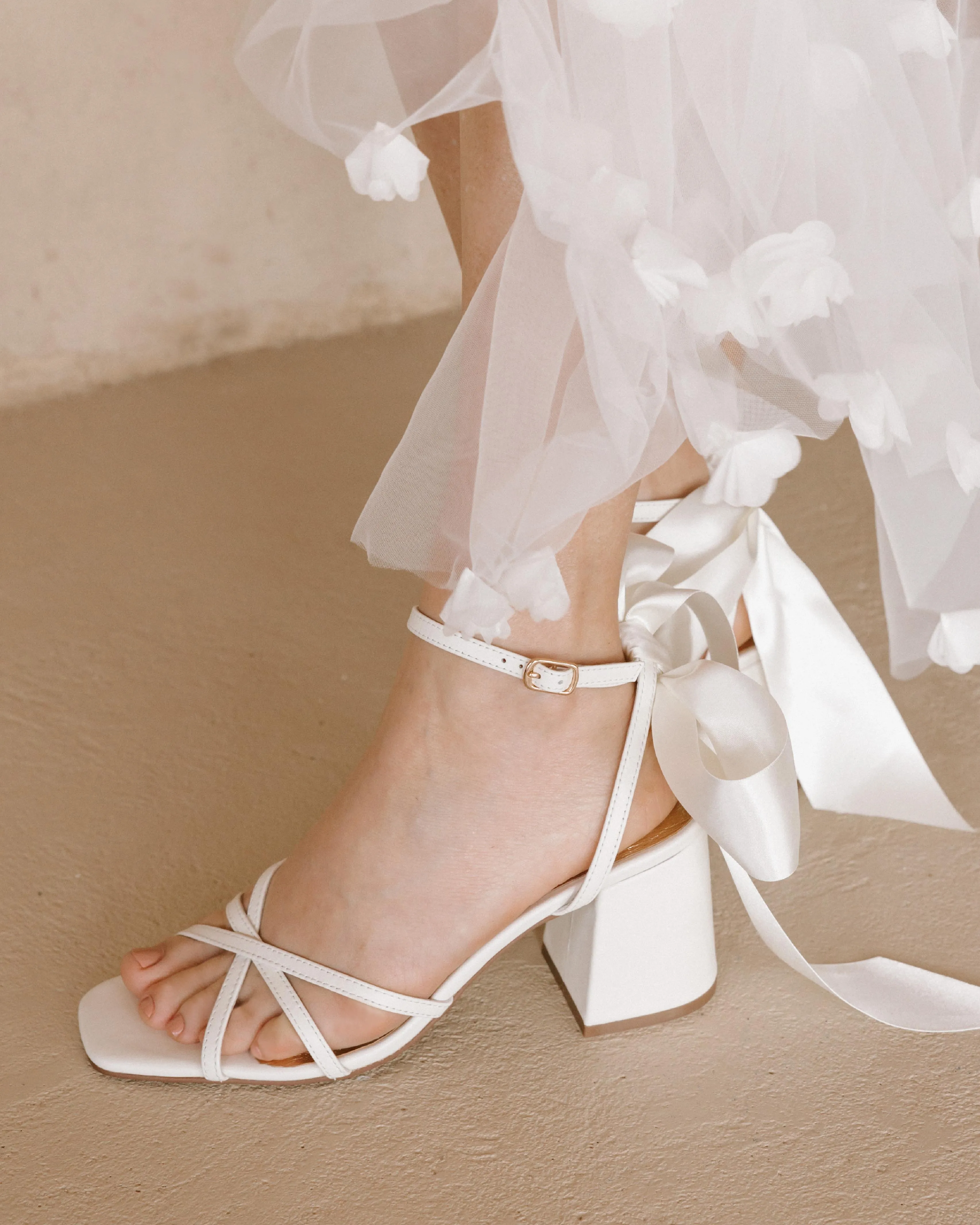 RADIANT - IVORY SANDALS WITH SATIN BOW