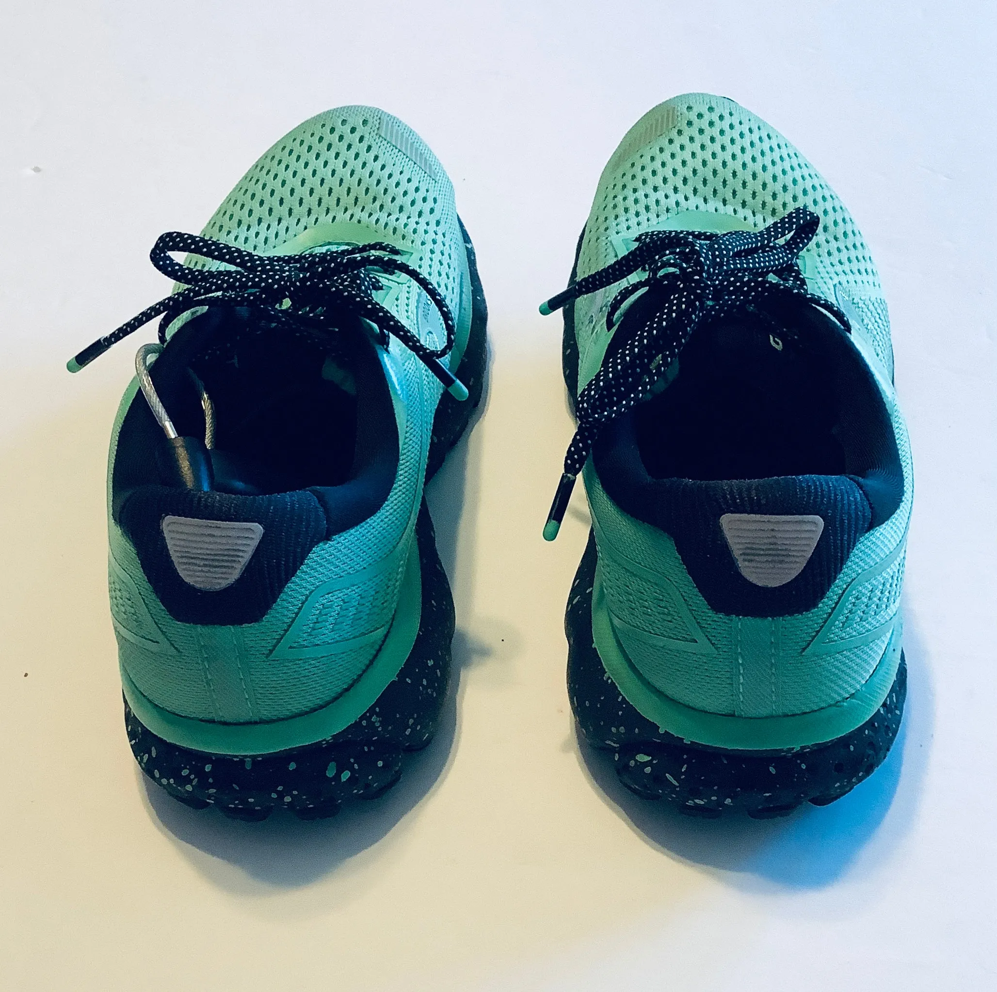 Shoes Athletic By Brooks In Green, Size: 6.5