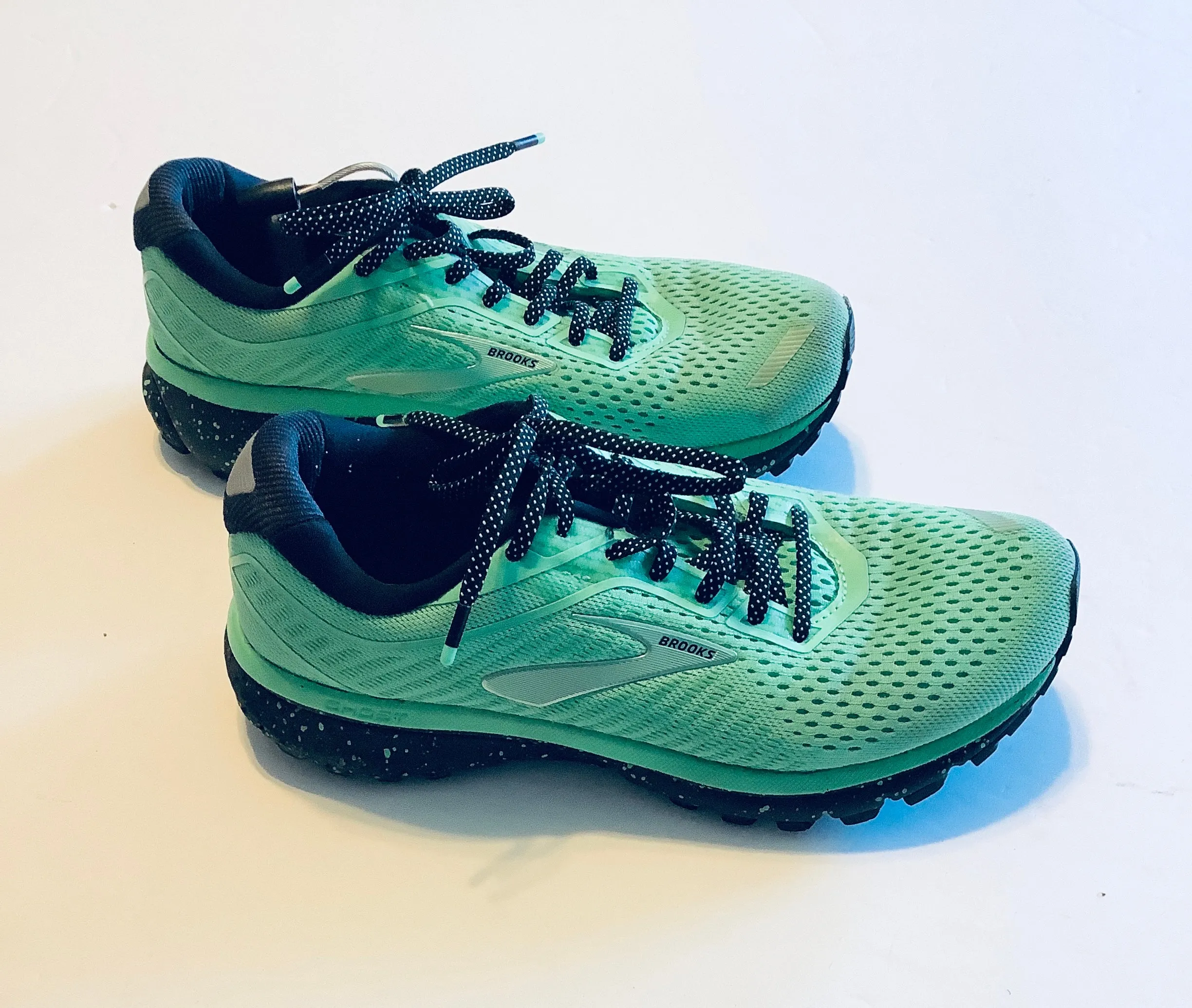 Shoes Athletic By Brooks In Green, Size: 6.5