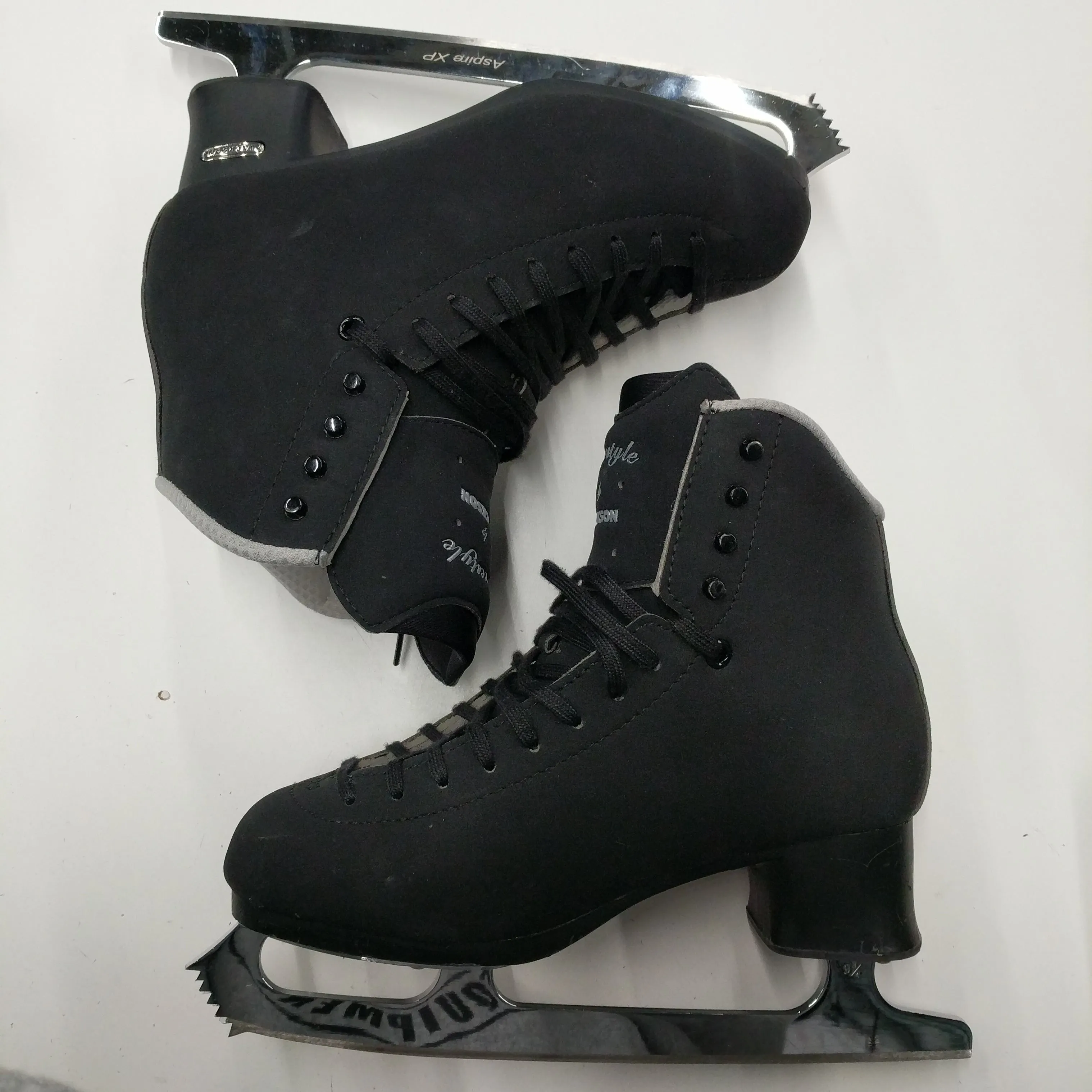 Slightly Used Jackson Freestyle Men's Figure Skates Size 5.5