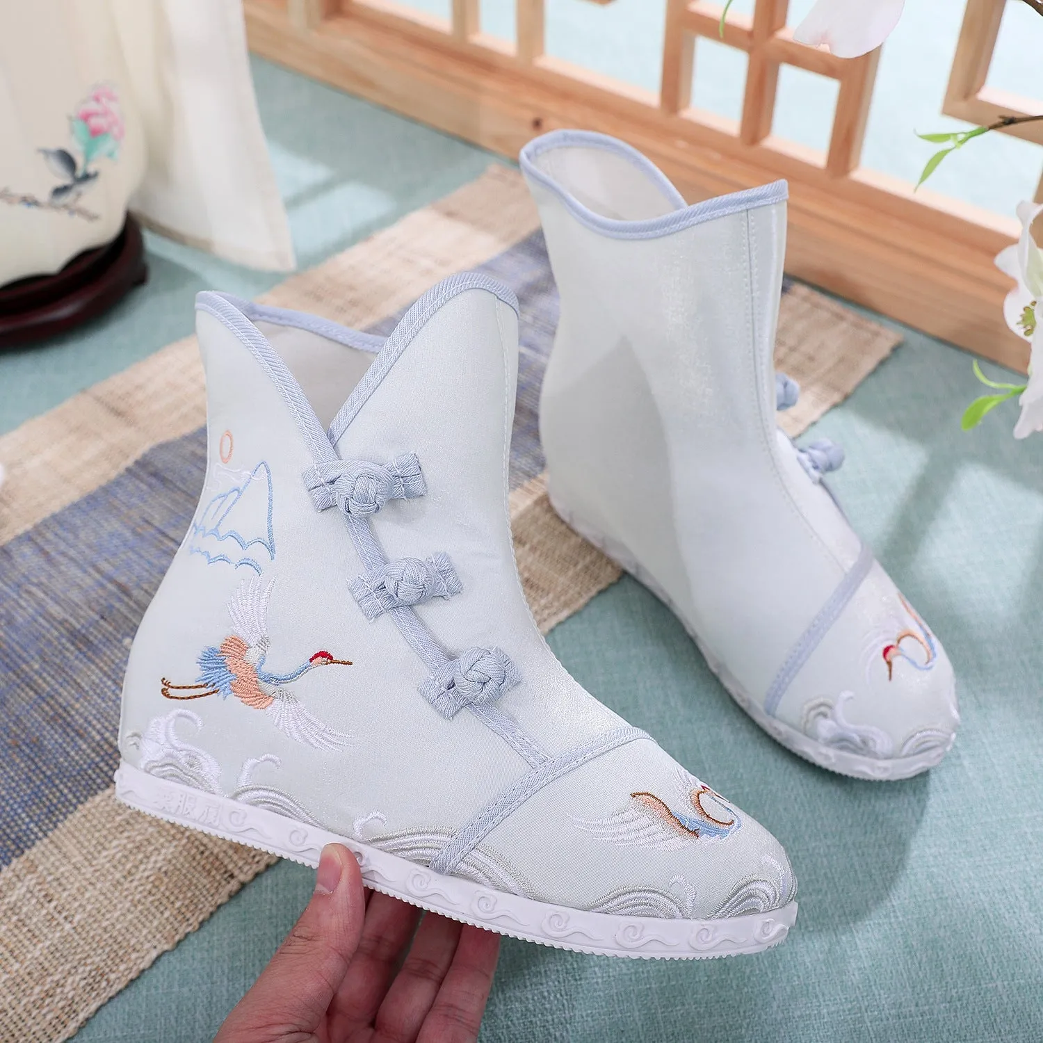 Women's Embroidered Height Increasing Insole Ethnic Style Boots