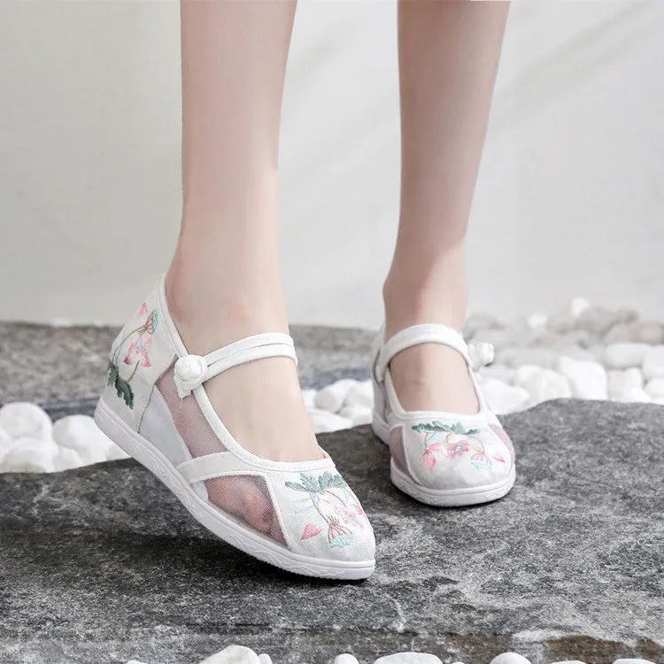 Women's Ethnic Style Embroidered Ancient Cheongsam Round Head Mesh Canvas Shoes